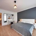 Villa 195 *